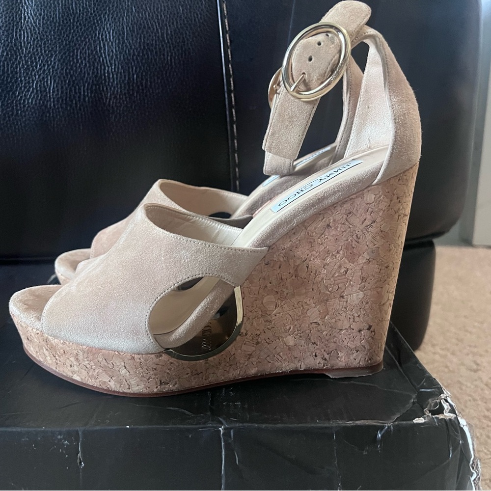 Jimmy Choo Tan Suede Wedge size 10 1/2
Worn 3 times - Picture 4 of 7